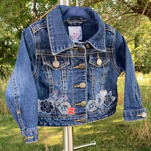 Place: Girl’s 18 months Jean jacket with appliqués. - Picture 1 of 8